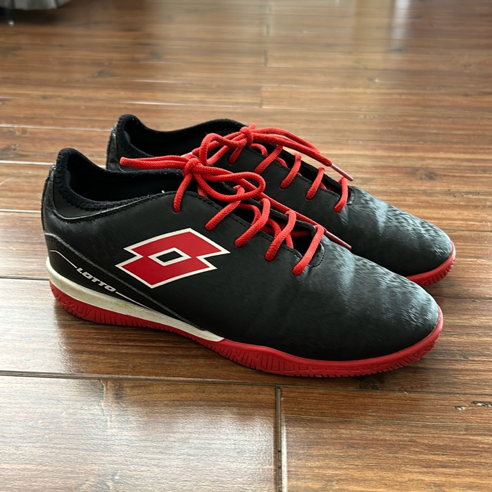 Lotto Junior Cleat
Soccer Indoor  for boys size US 4